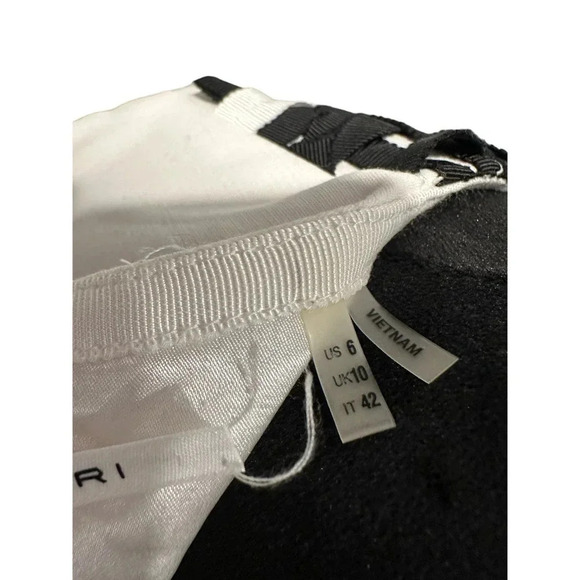 Tahari White dress with Black neck detail - Picture 5 of 6